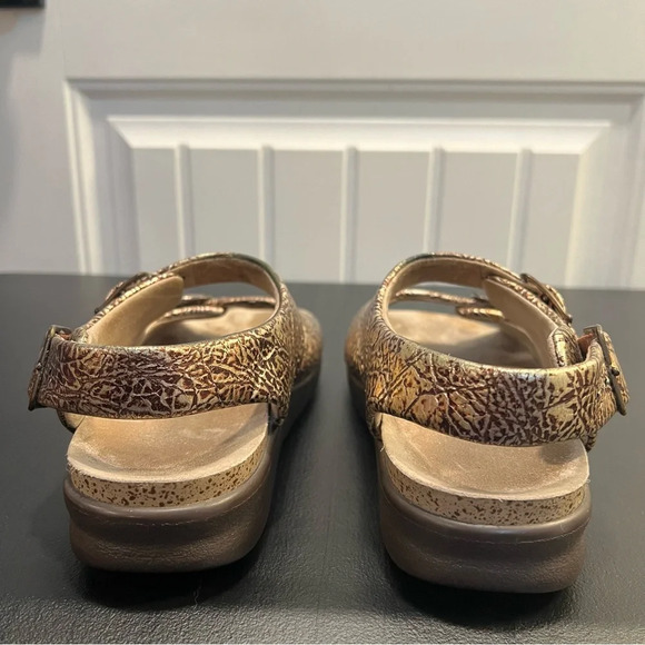 SAS Relaxed Walking Sandals Tripad Comfort Gold Snakeskin Print. Size 7 1/2. - Picture 11 of 13